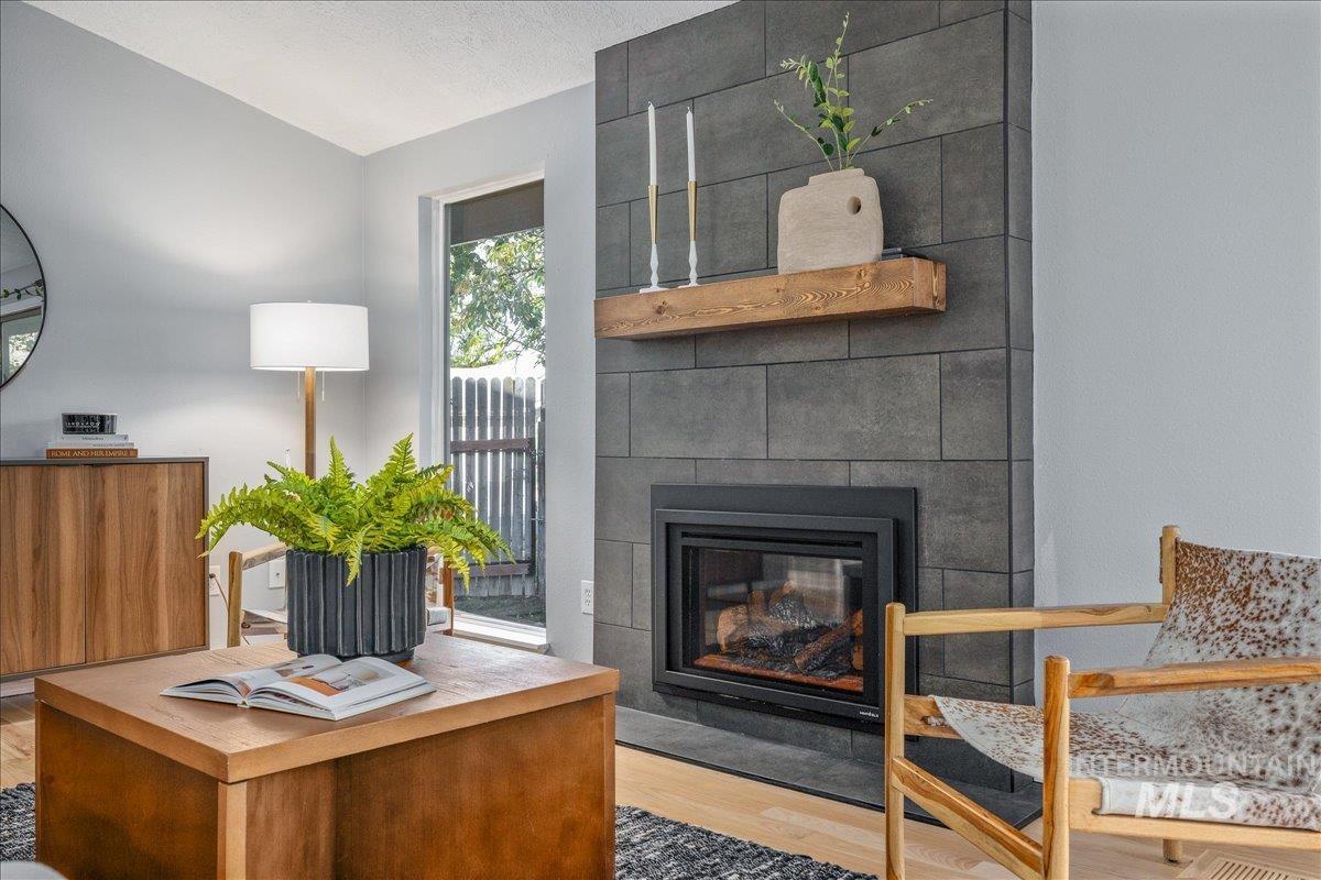 387 W Pickerell Ct, Boise, Idaho 83706, 4 Bedrooms, 3 Bathrooms, Residential For Sale, Price $649,900, 98966172