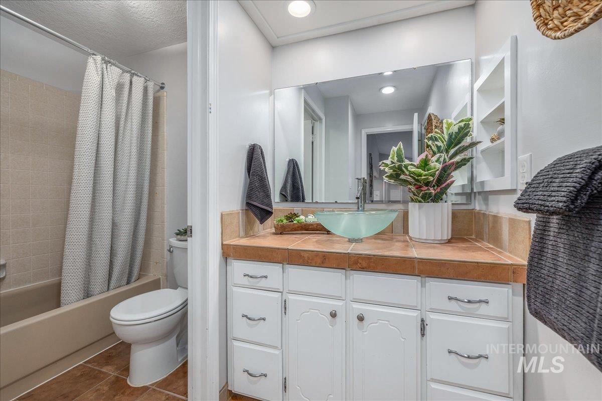 387 W Pickerell Ct, Boise, Idaho 83706, 4 Bedrooms, 3 Bathrooms, Residential For Sale, Price $649,900, 98966172