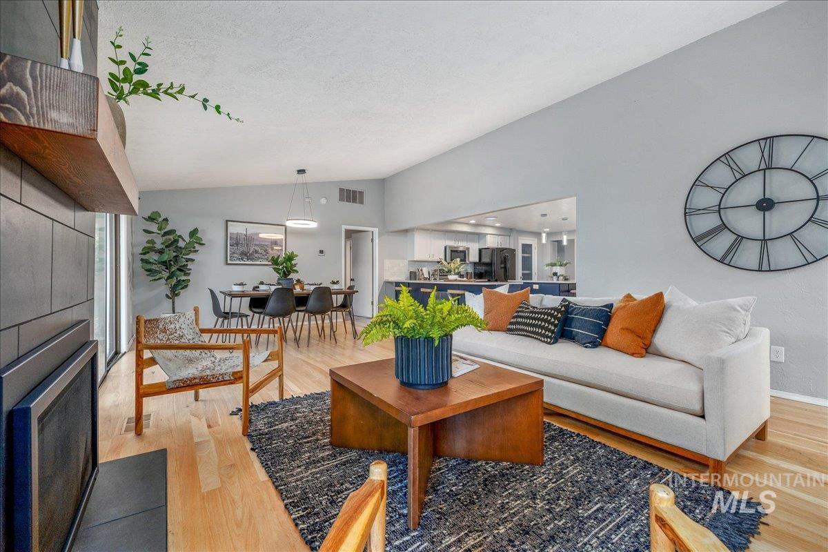 387 W Pickerell Ct, Boise, Idaho 83706, 4 Bedrooms, 3 Bathrooms, Residential For Sale, Price $649,900, 98966172