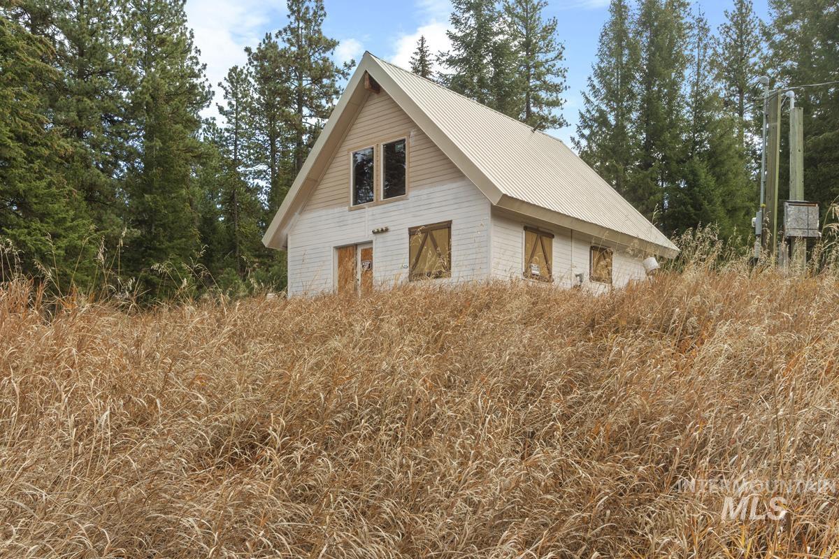 301 W Mill Street, Cascade, Idaho 83611, 2 Bedrooms, 1 Bathroom, Residential For Sale, Price $249,900, 98966179