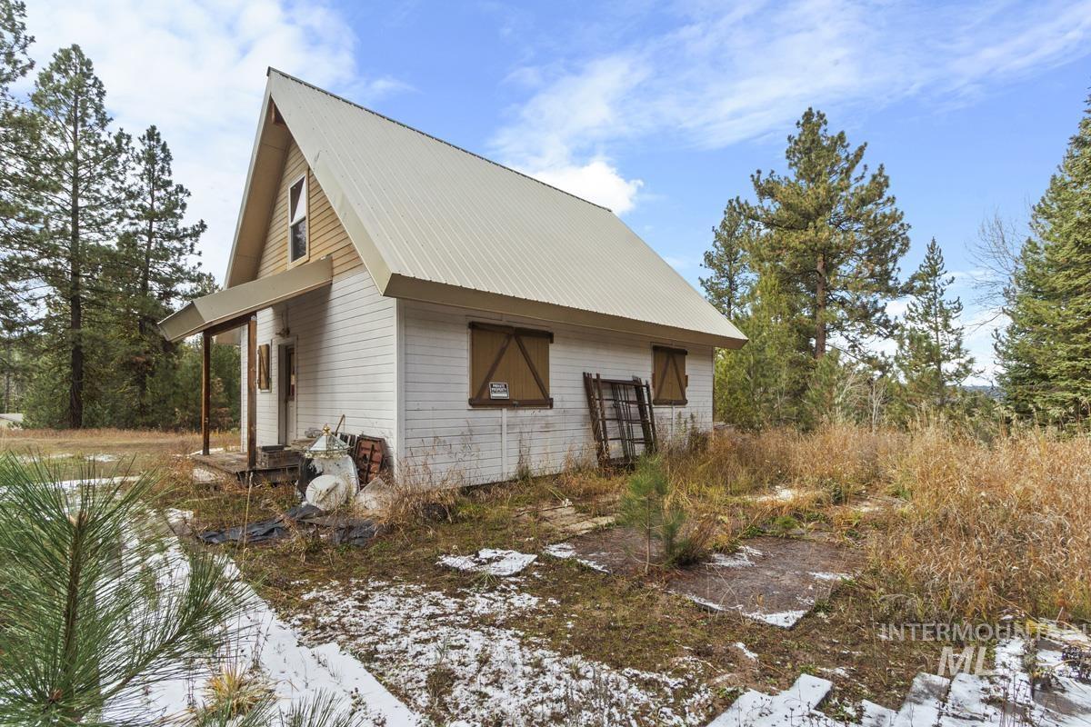 301 W Mill Street, Cascade, Idaho 83611, 2 Bedrooms, 1 Bathroom, Residential For Sale, Price $249,900, 98966179