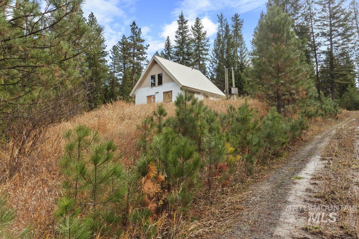 301 W Mill Street, Cascade, Idaho 83611, 2 Bedrooms, 1 Bathroom, Residential For Sale, Price $249,900, 98966179