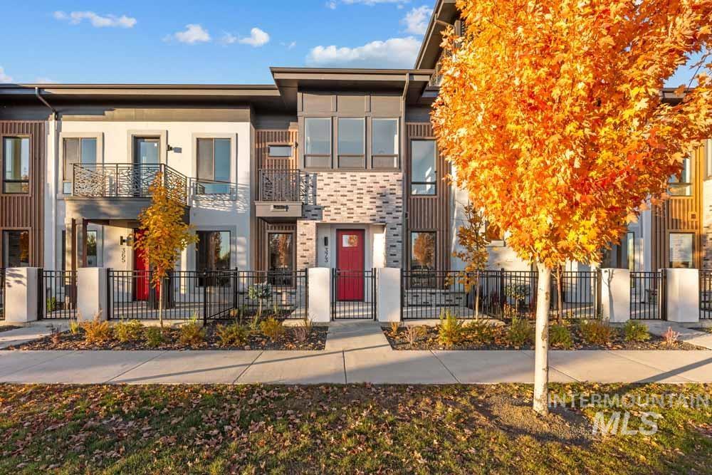 373 E Lombard Ln, Eagle, Idaho 83616, 3 Bedrooms, 2.5 Bathrooms, Residential For Sale, Price $570,000, 98966188