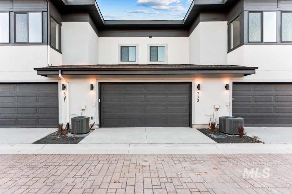 373 E Lombard Ln, Eagle, Idaho 83616, 3 Bedrooms, 2.5 Bathrooms, Residential For Sale, Price $570,000, 98966188