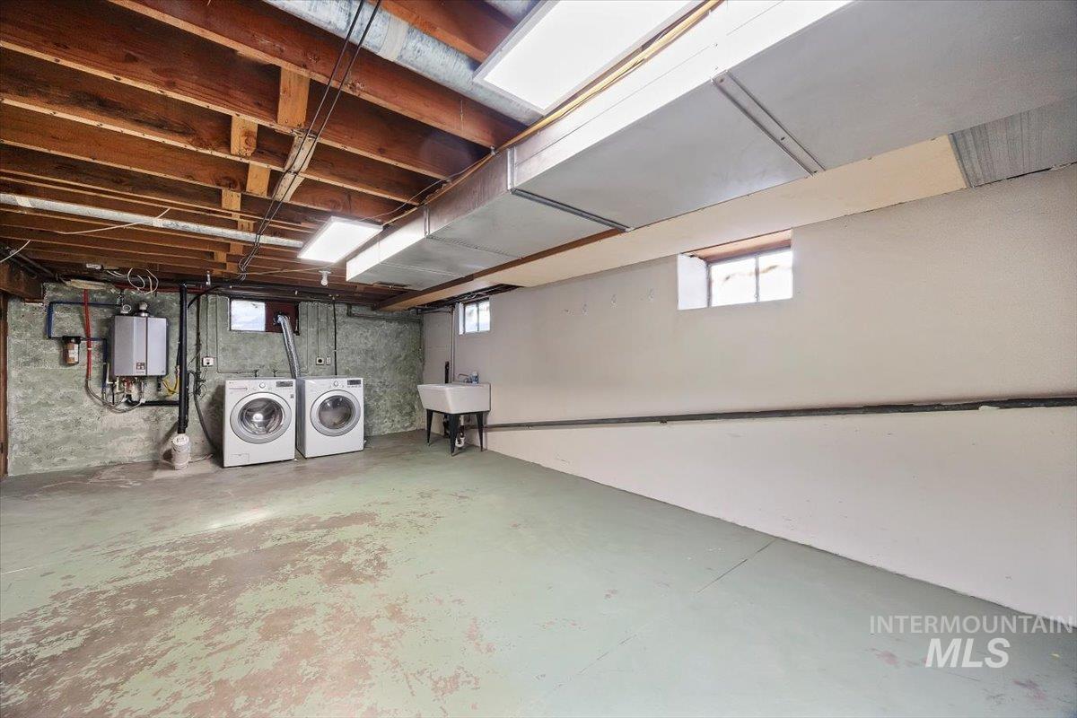 Below grade area with water heater and washer and dryer