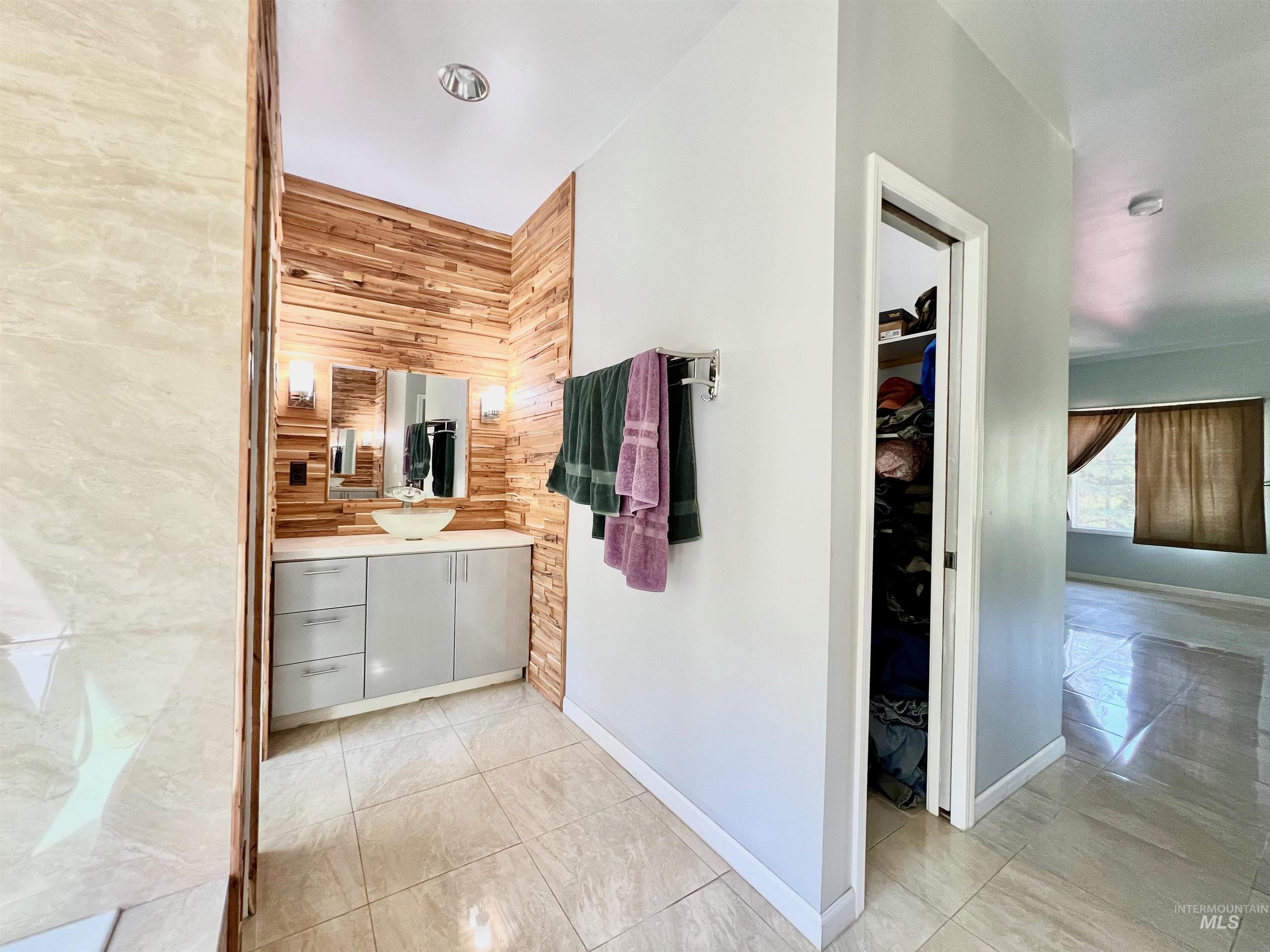 22545 Angel Ridge Road, Peck, Idaho 83545, 5 Bedrooms, 3 Bathrooms, Residential For Sale, Price $699,000, 98966229