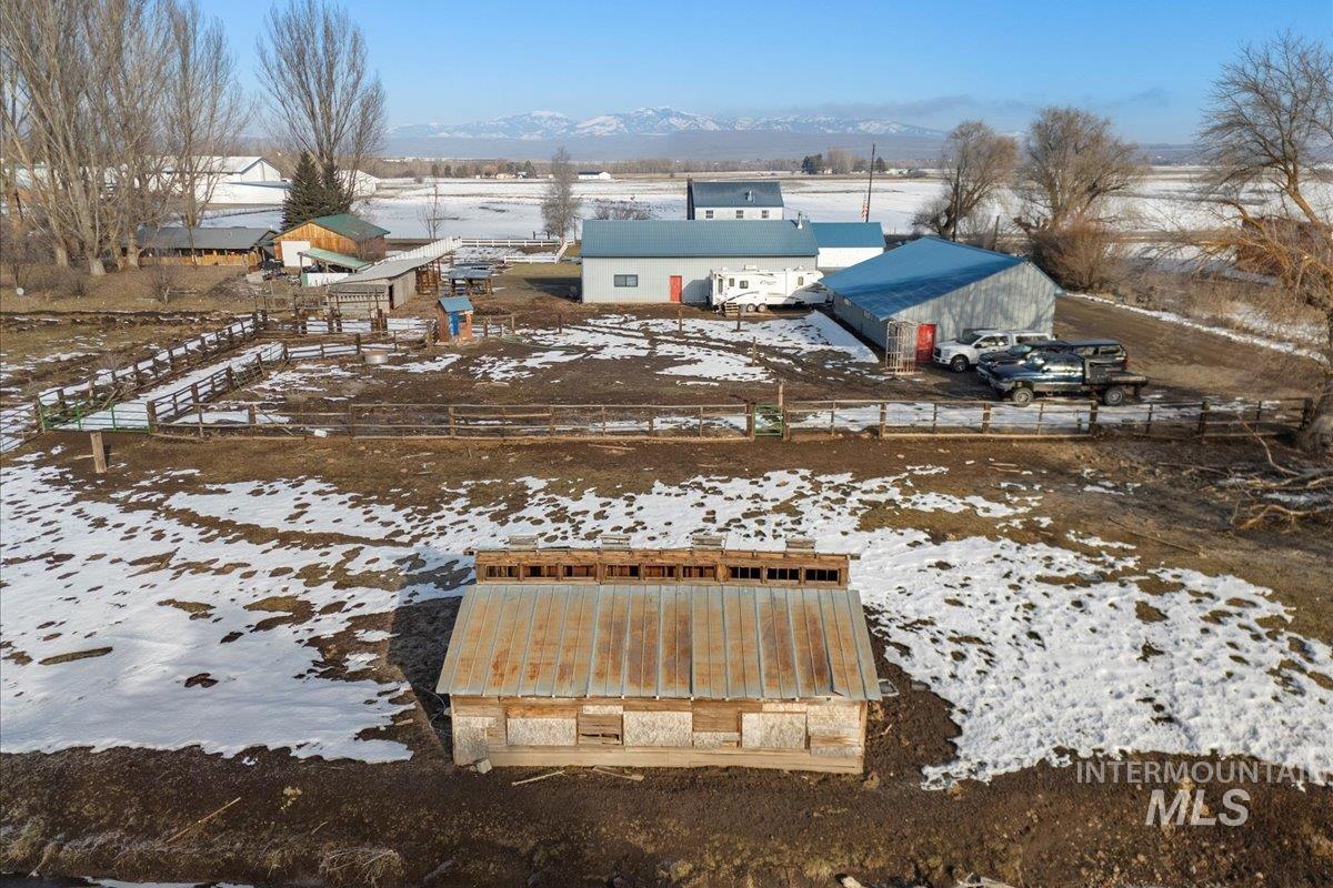 View of yard featuring a mountain view