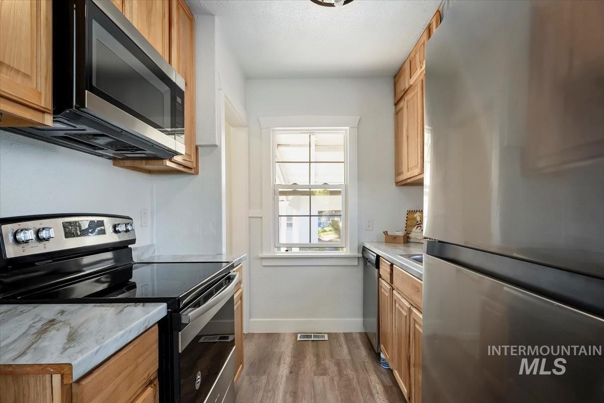 512 19th Ave South, Nampa, Idaho 83651, 2 Bedrooms, 1.5 Bathrooms, Residential For Sale, Price $329,000, 98966273