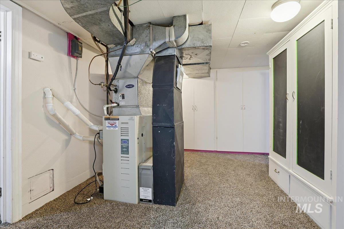 Utilities featuring heating unit