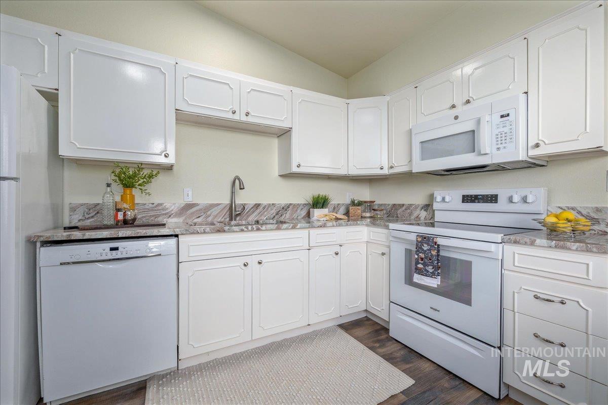 1147 S Abbey Circle, Boise, Idaho 83705, 2 Bedrooms, 2 Bathrooms, Residential For Sale, Price $345,900, 98966281