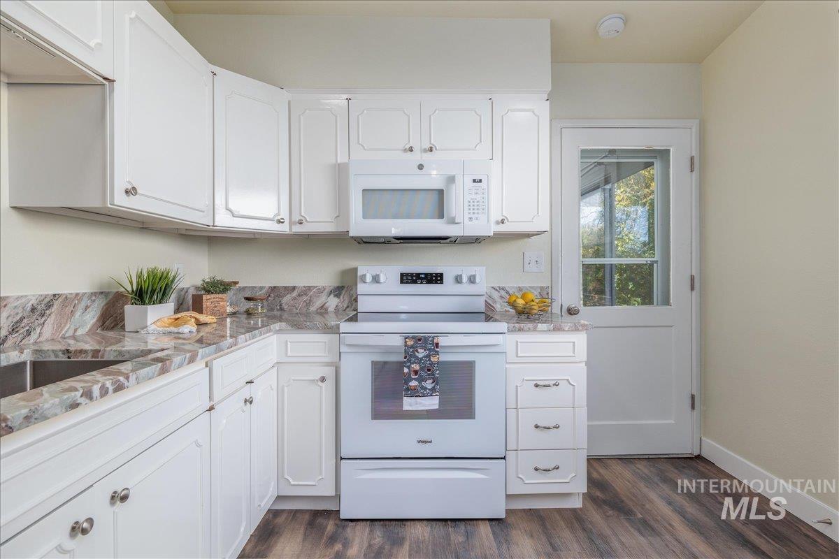 1147 S Abbey Circle, Boise, Idaho 83705, 2 Bedrooms, 2 Bathrooms, Residential For Sale, Price $345,900, 98966281