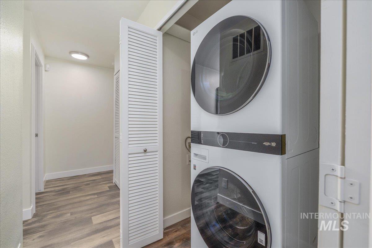 1147 S Abbey Circle, Boise, Idaho 83705, 2 Bedrooms, 2 Bathrooms, Residential For Sale, Price $345,900, 98966281