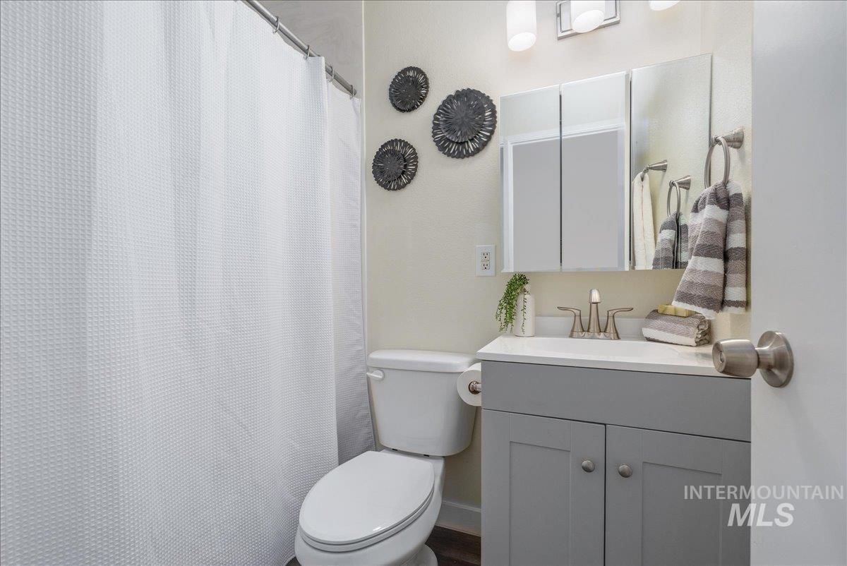 1147 S Abbey Circle, Boise, Idaho 83705, 2 Bedrooms, 2 Bathrooms, Residential For Sale, Price $345,900, 98966281