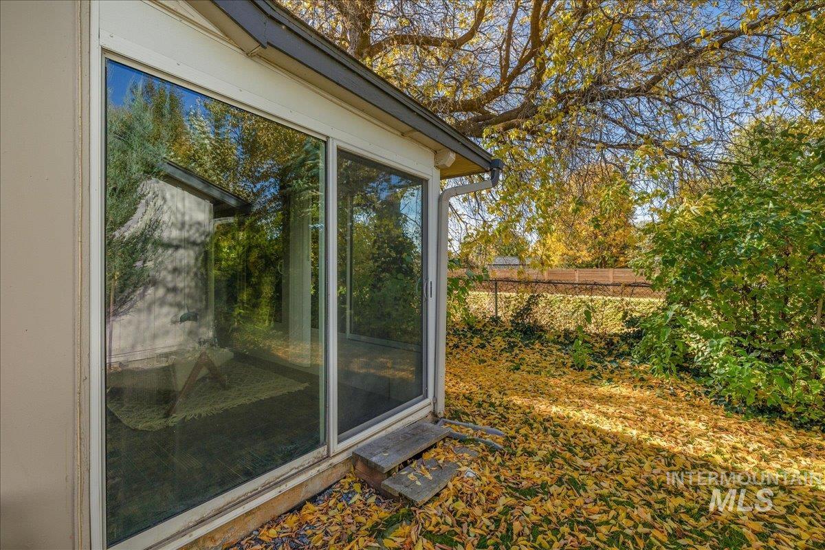 1147 S Abbey Circle, Boise, Idaho 83705, 2 Bedrooms, 2 Bathrooms, Residential For Sale, Price $345,900, 98966281