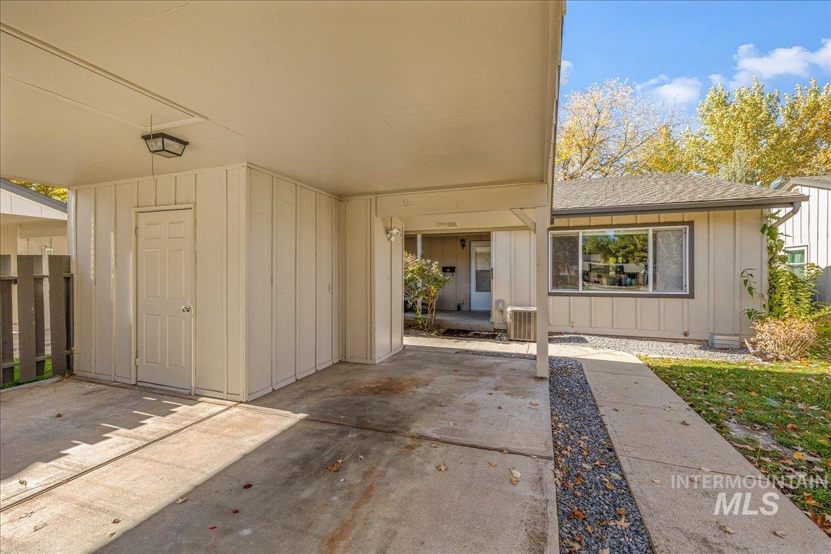 1147 S Abbey Circle, Boise, Idaho 83705, 2 Bedrooms, 2 Bathrooms, Residential For Sale, Price $345,900, 98966281