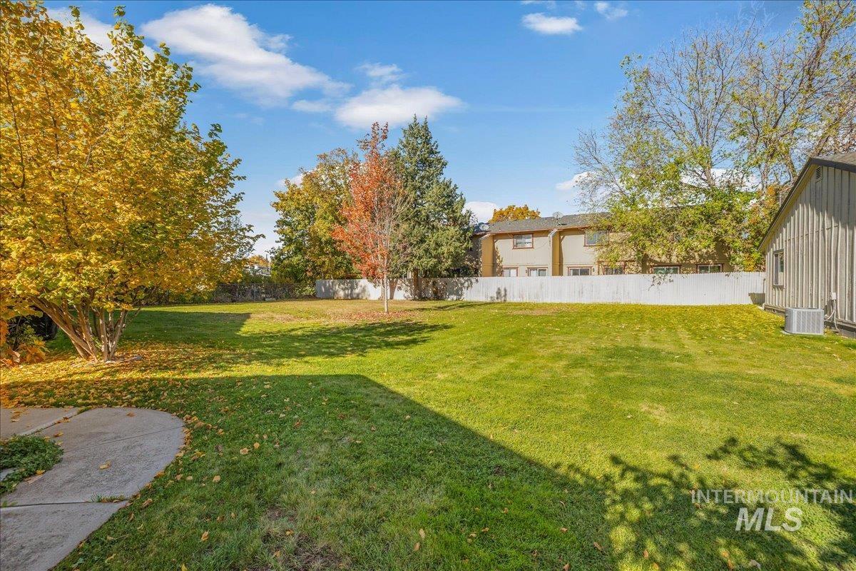 1147 S Abbey Circle, Boise, Idaho 83705, 2 Bedrooms, 2 Bathrooms, Residential For Sale, Price $345,900, 98966281