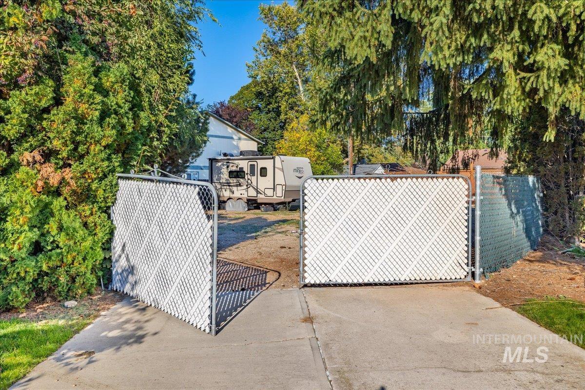 1147 S Abbey Circle, Boise, Idaho 83705, 2 Bedrooms, 2 Bathrooms, Residential For Sale, Price $345,900, 98966281