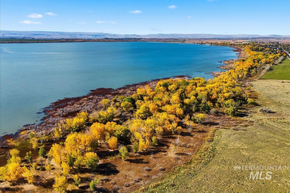 Aerial overview of property's location featuring a water and mountain view