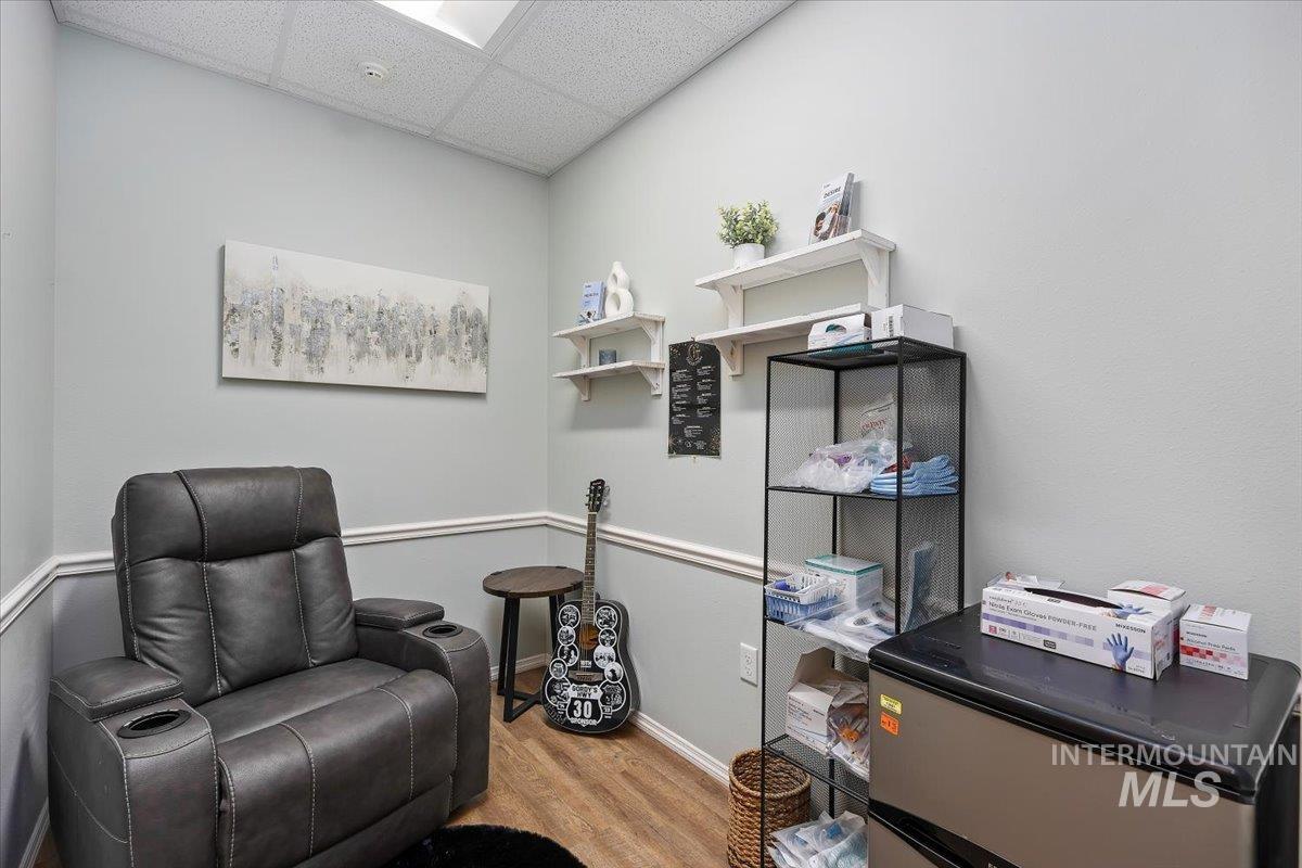 Living area with a drop ceiling