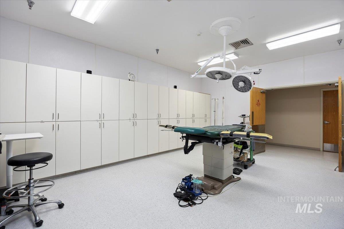 Game room with dark speckled floor