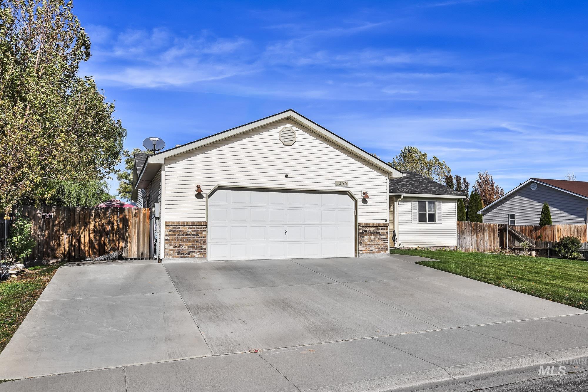 1250 NW Pintail, Mountain Home, Idaho 83647, 3 Bedrooms, 2 Bathrooms, Residential For Sale, Price $349,900, 98966296