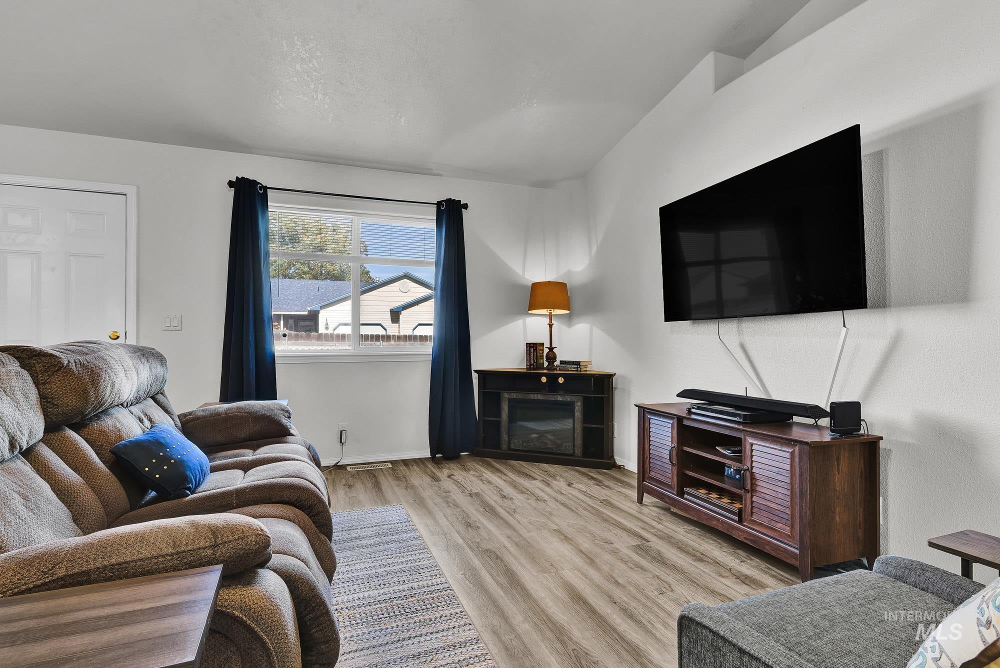 1250 NW Pintail, Mountain Home, Idaho 83647, 3 Bedrooms, 2 Bathrooms, Residential For Sale, Price $349,900, 98966296