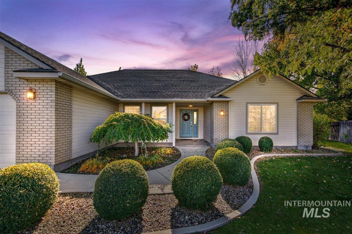 1623 Thorn Creek Ct, Nampa, Idaho 83686, 4 Bedrooms, 2 Bathrooms, Residential For Sale, Price $445,000, 98966298
