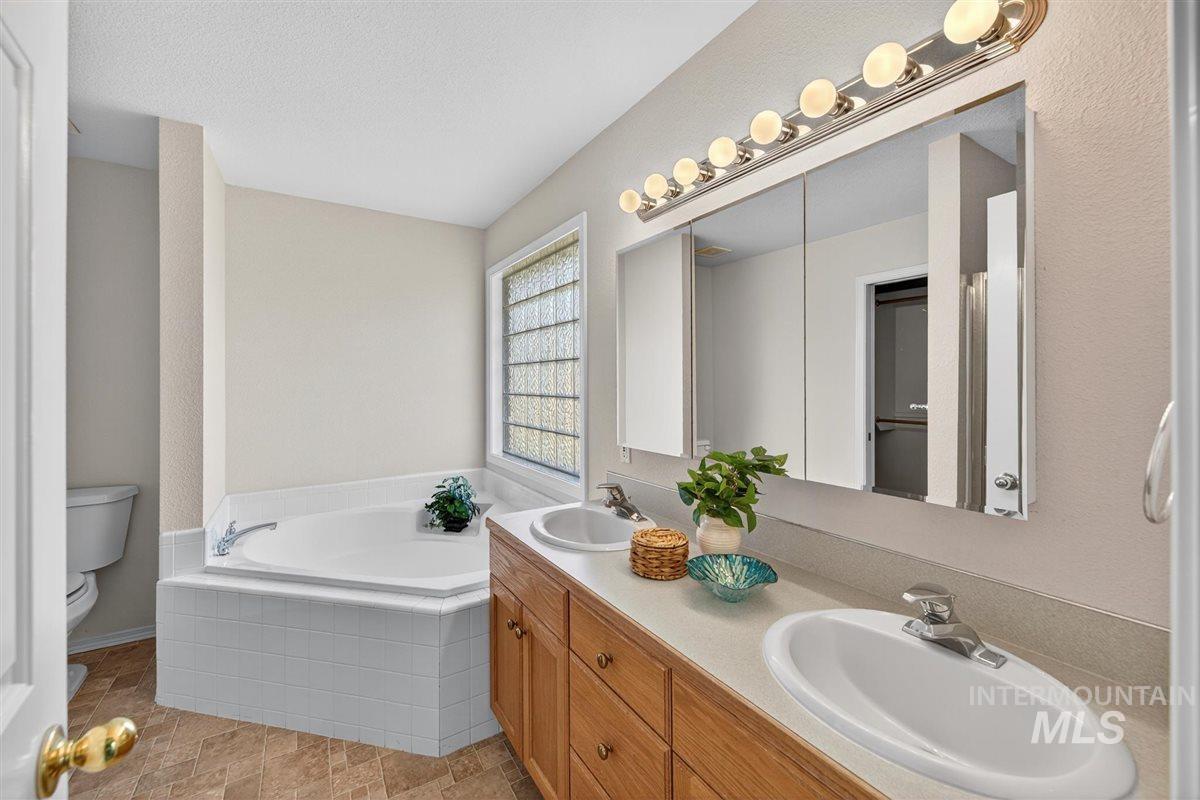 1623 Thorn Creek Ct, Nampa, Idaho 83686, 4 Bedrooms, 2 Bathrooms, Residential For Sale, Price $445,000, 98966298