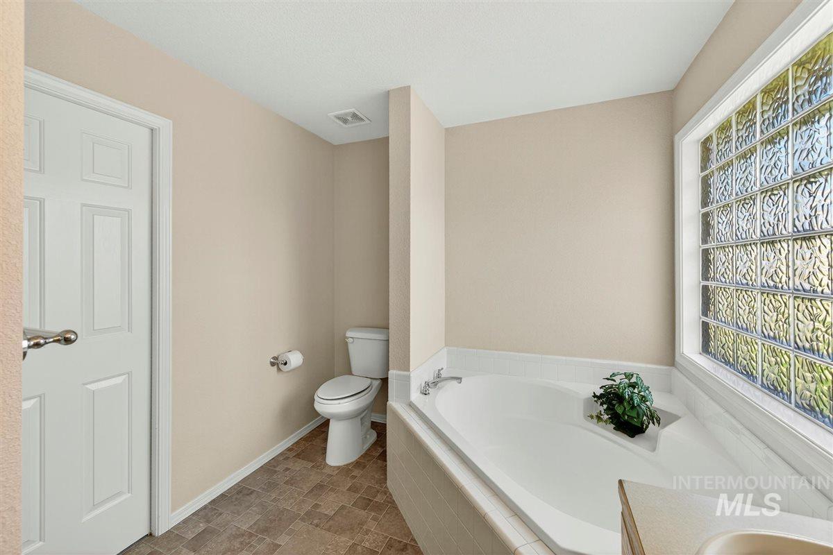 1623 Thorn Creek Ct, Nampa, Idaho 83686, 4 Bedrooms, 2 Bathrooms, Residential For Sale, Price $445,000, 98966298