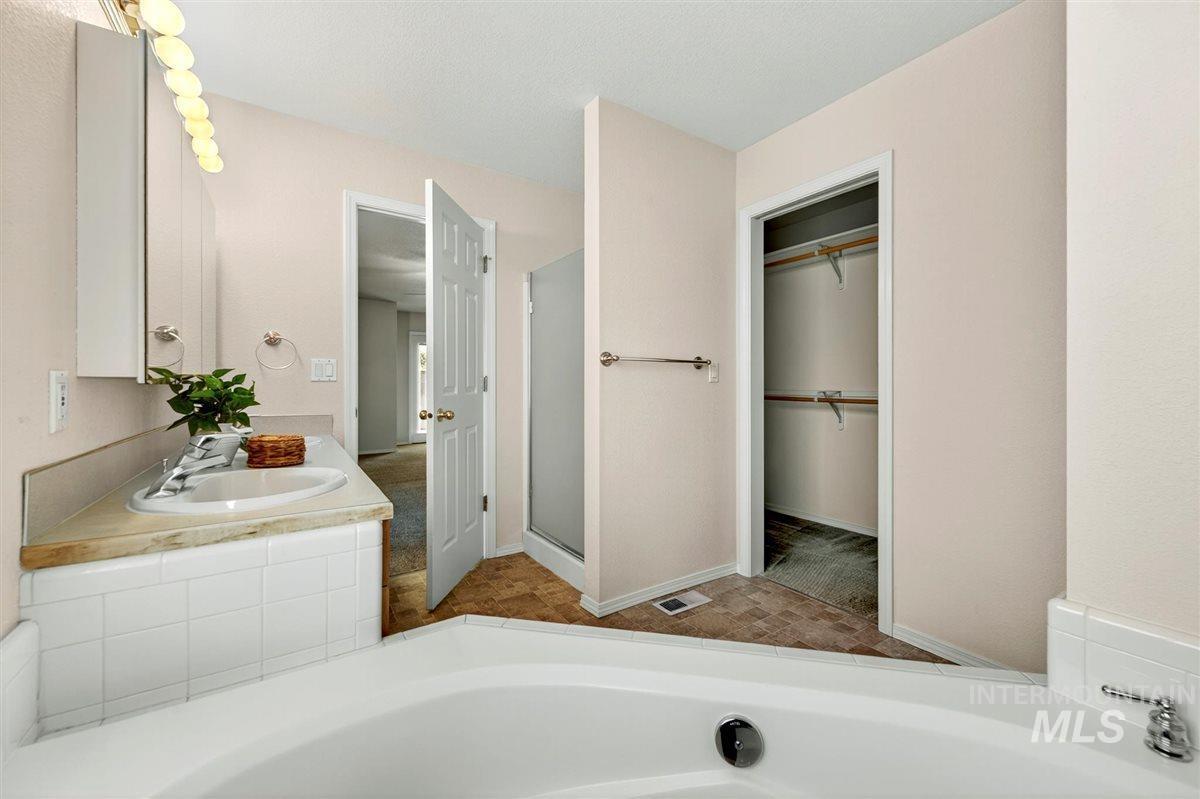 1623 Thorn Creek Ct, Nampa, Idaho 83686, 4 Bedrooms, 2 Bathrooms, Residential For Sale, Price $445,000, 98966298