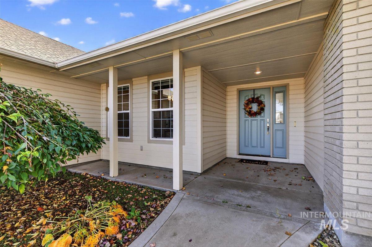 1623 Thorn Creek Ct, Nampa, Idaho 83686, 4 Bedrooms, 2 Bathrooms, Residential For Sale, Price $445,000, 98966298
