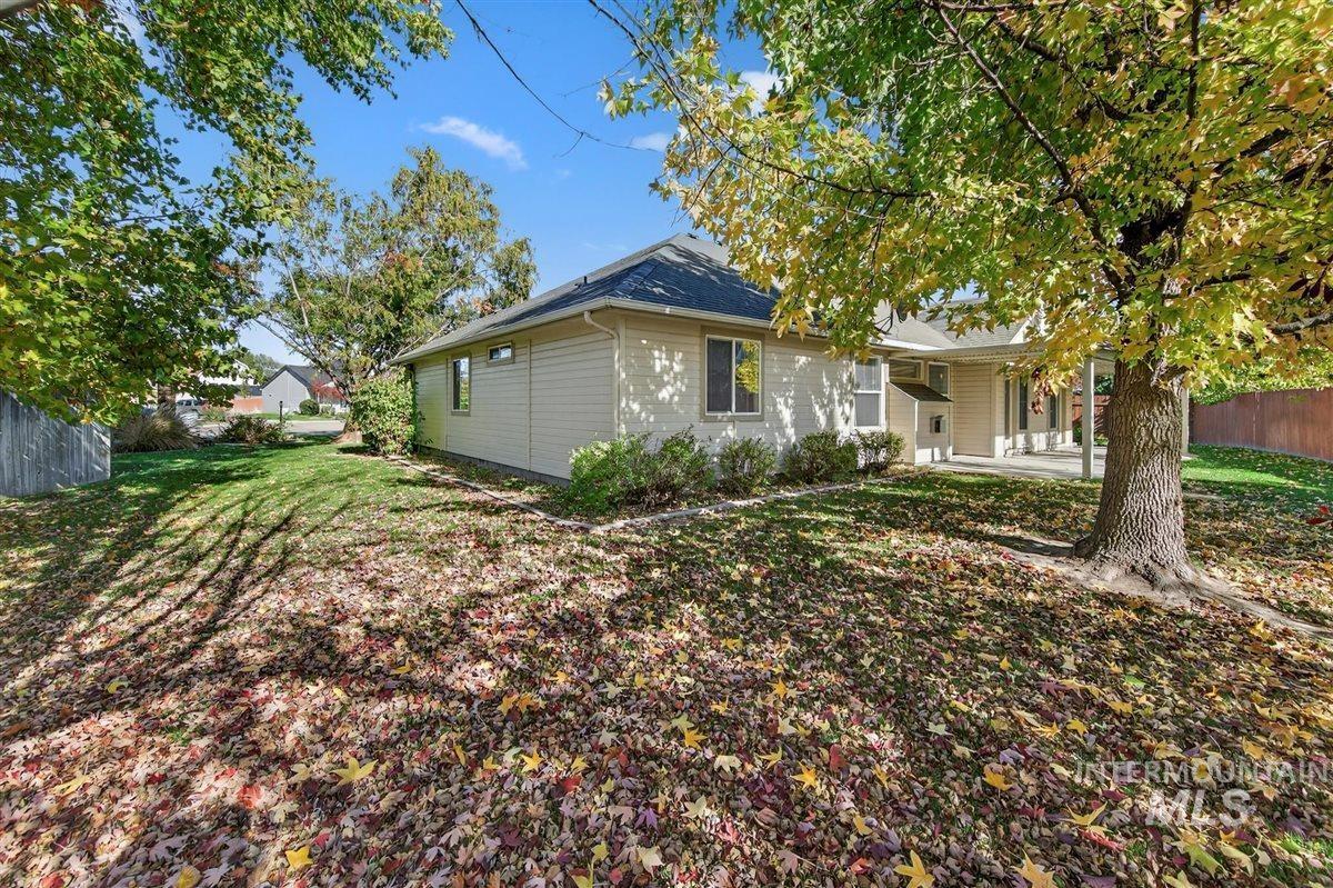 1623 Thorn Creek Ct, Nampa, Idaho 83686, 4 Bedrooms, 2 Bathrooms, Residential For Sale, Price $445,000, 98966298