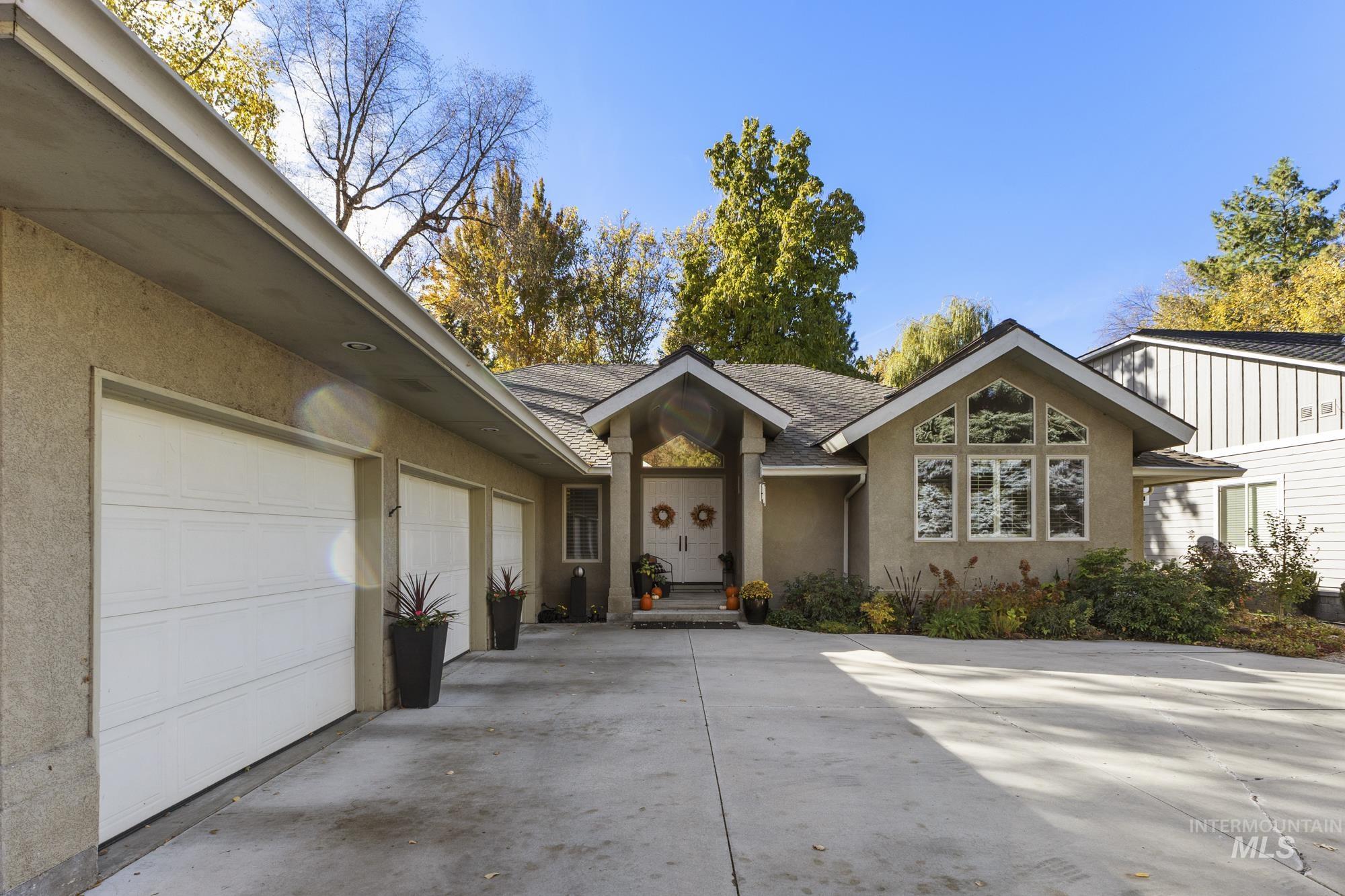 2111 S Pebblecreek Lane, Boise, Idaho 83706, 3 Bedrooms, 2.5 Bathrooms, Residential For Sale, Price $1,250,000, 98966302