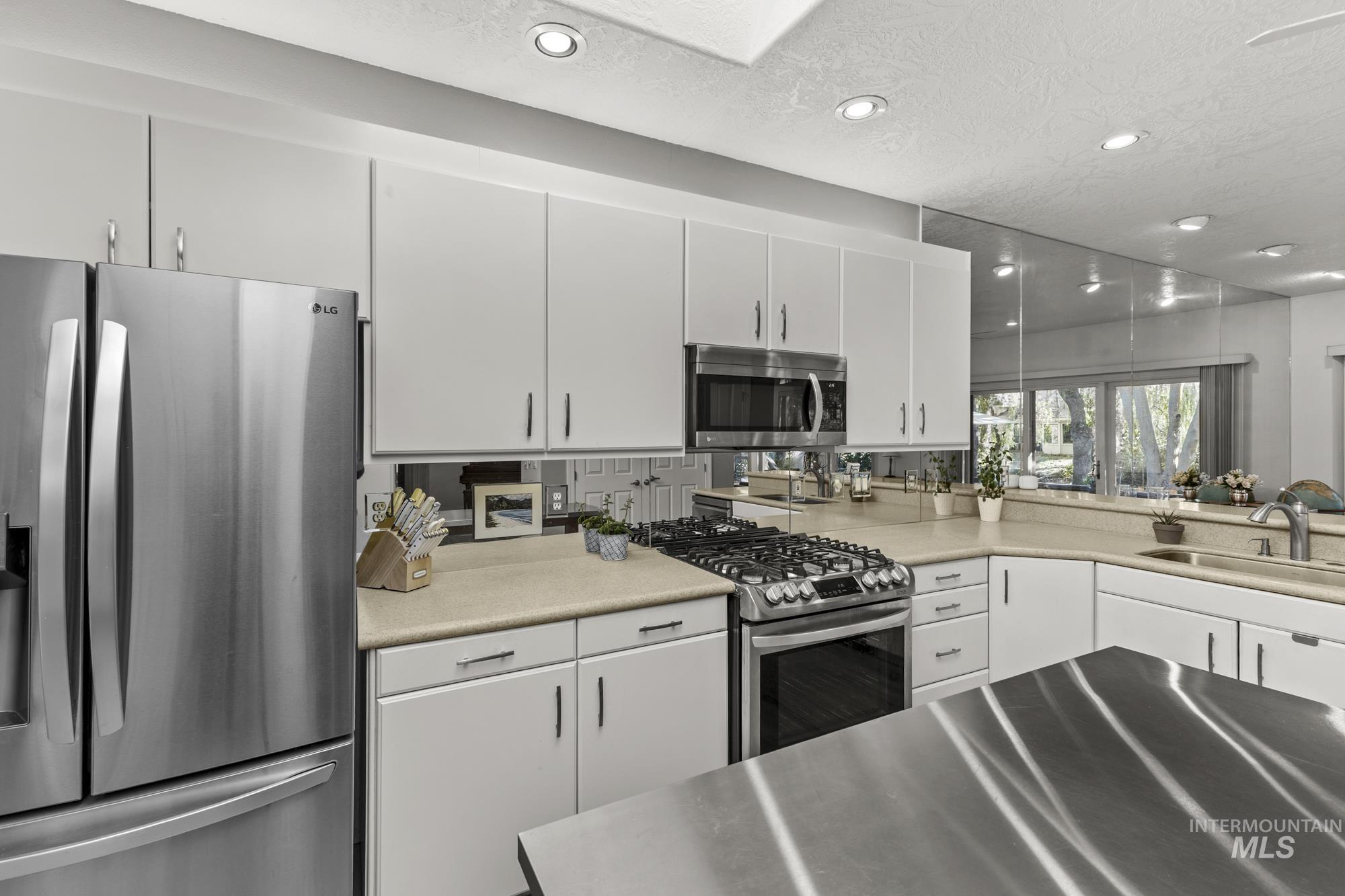 2111 S Pebblecreek Lane, Boise, Idaho 83706, 3 Bedrooms, 2.5 Bathrooms, Residential For Sale, Price $1,250,000, 98966302