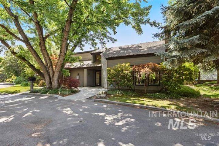 2111 S Pebblecreek Lane, Boise, Idaho 83706, 3 Bedrooms, 2.5 Bathrooms, Residential For Sale, Price $1,250,000, 98966302