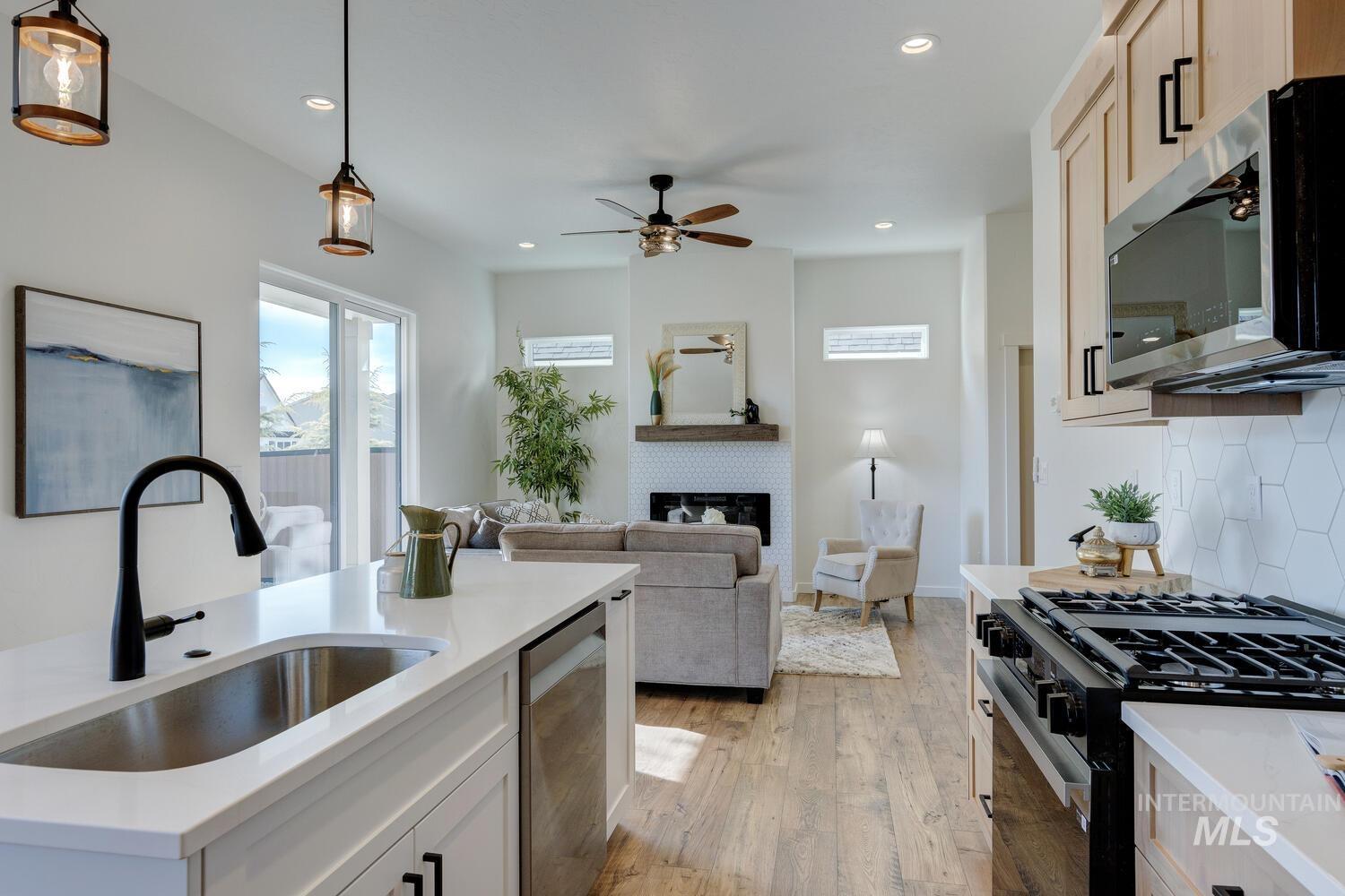 3827 W Stone House Ln, Eagle, Idaho 83616, 3 Bedrooms, 2.5 Bathrooms, Residential For Sale, Price $559,900, 98966309