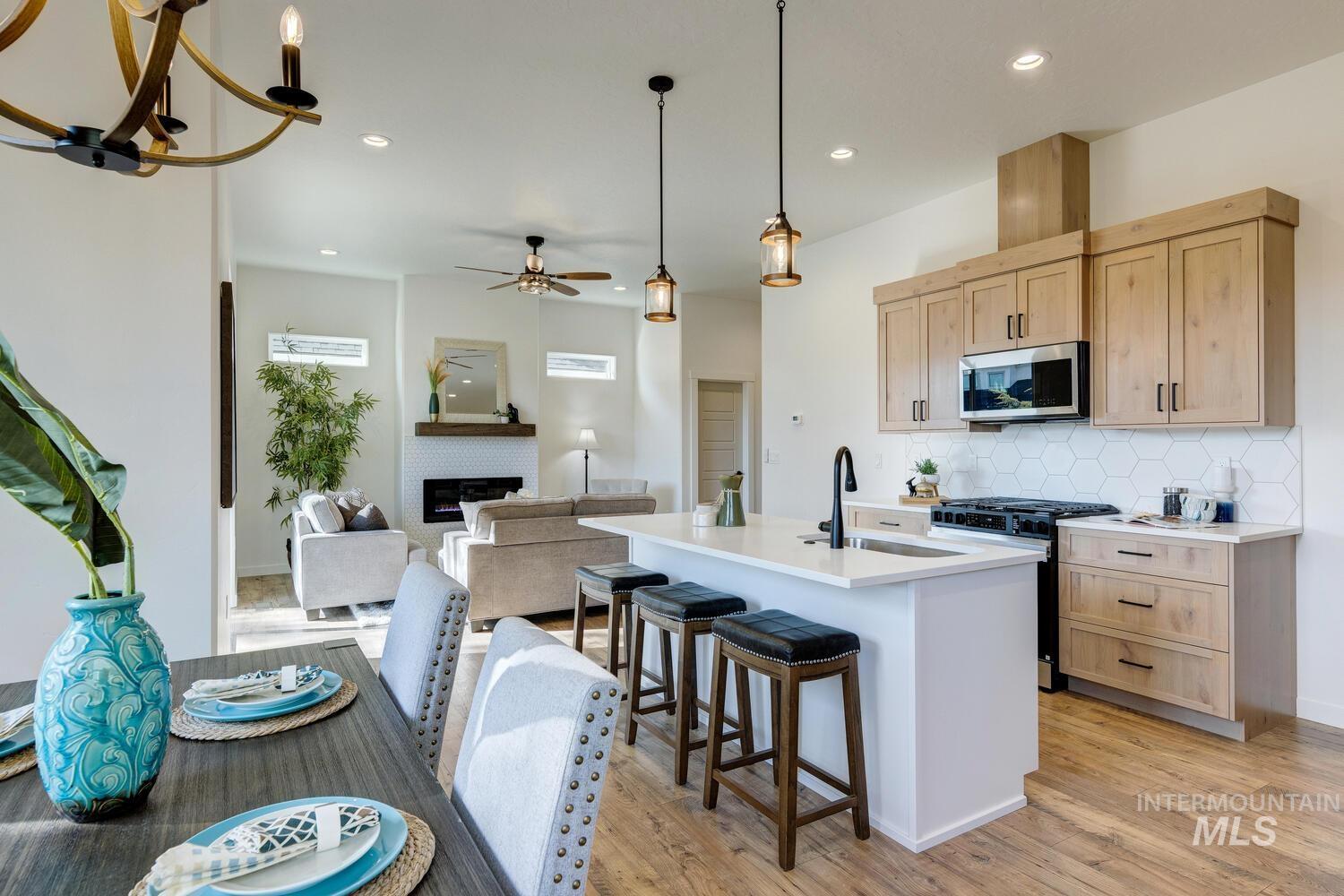 3827 W Stone House Ln, Eagle, Idaho 83616, 3 Bedrooms, 2.5 Bathrooms, Residential For Sale, Price $559,900, 98966309