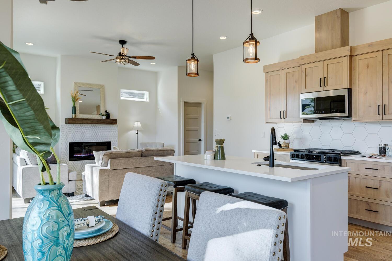 3827 W Stone House Ln, Eagle, Idaho 83616, 3 Bedrooms, 2.5 Bathrooms, Residential For Sale, Price $559,900, 98966309