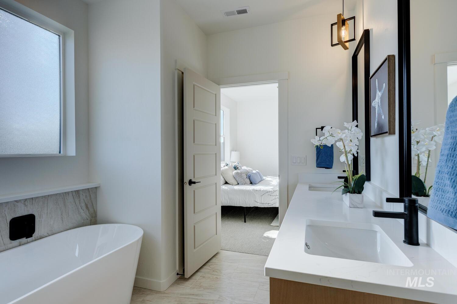 3827 W Stone House Ln, Eagle, Idaho 83616, 3 Bedrooms, 2.5 Bathrooms, Residential For Sale, Price $559,900, 98966309