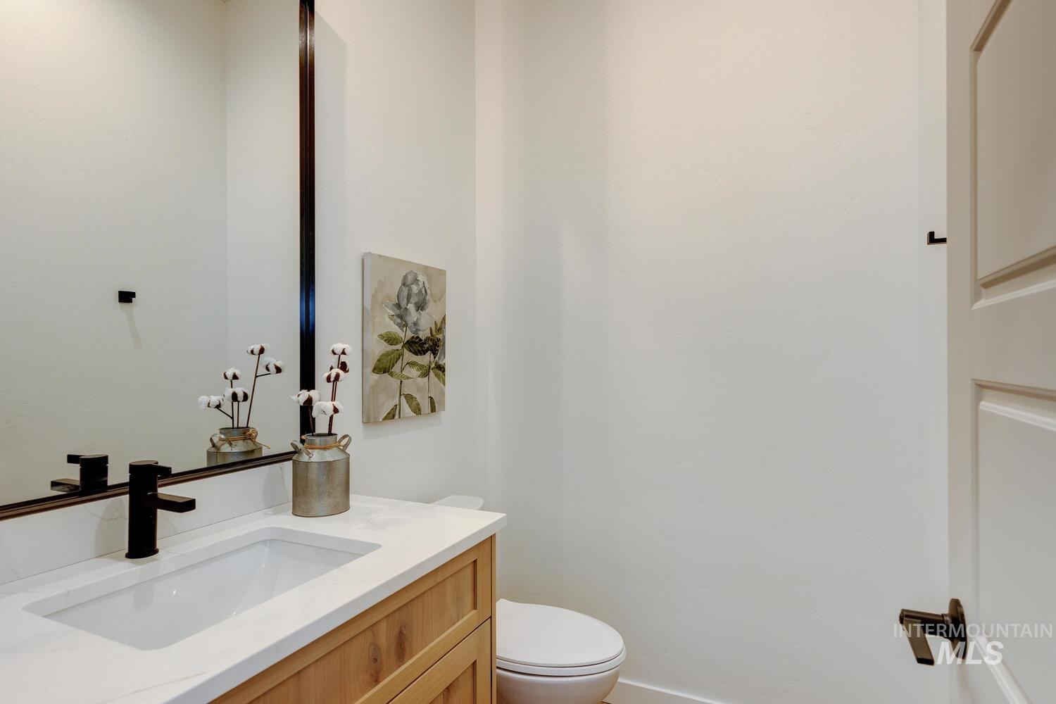 3827 W Stone House Ln, Eagle, Idaho 83616, 3 Bedrooms, 2.5 Bathrooms, Residential For Sale, Price $559,900, 98966309