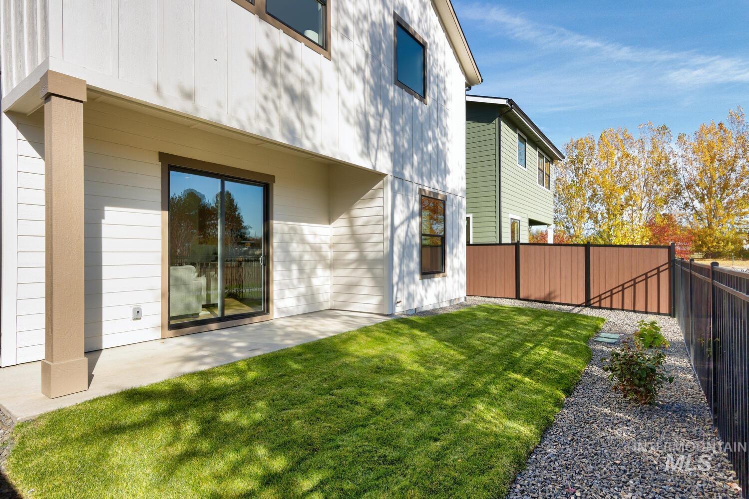 3827 W Stone House Ln, Eagle, Idaho 83616, 3 Bedrooms, 2.5 Bathrooms, Residential For Sale, Price $559,900, 98966309