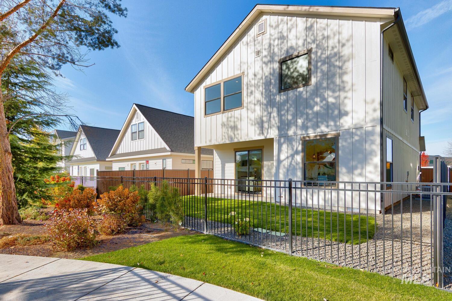 3827 W Stone House Ln, Eagle, Idaho 83616, 3 Bedrooms, 2.5 Bathrooms, Residential For Sale, Price $559,900, 98966309