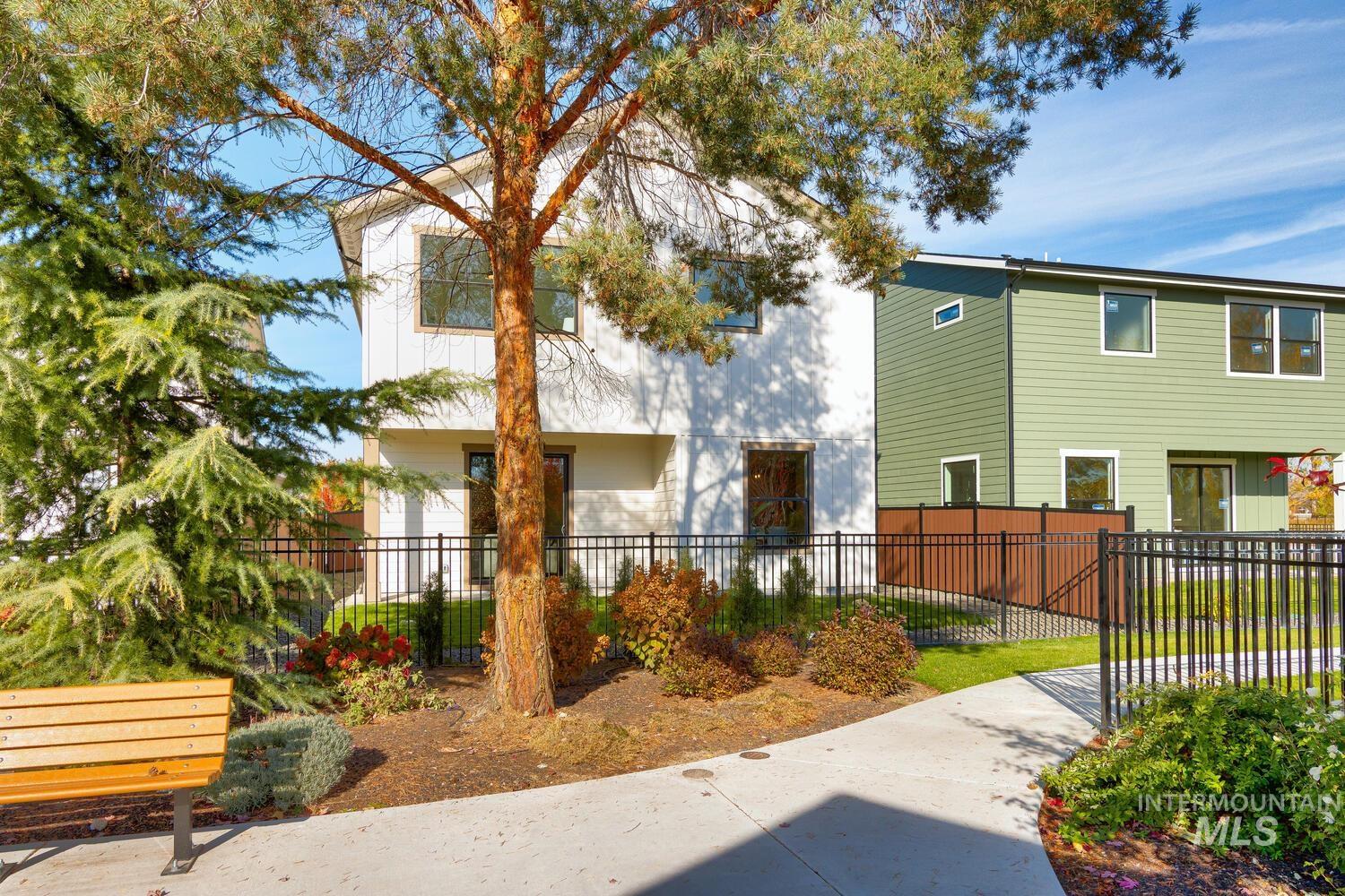 3827 W Stone House Ln, Eagle, Idaho 83616, 3 Bedrooms, 2.5 Bathrooms, Residential For Sale, Price $559,900, 98966309