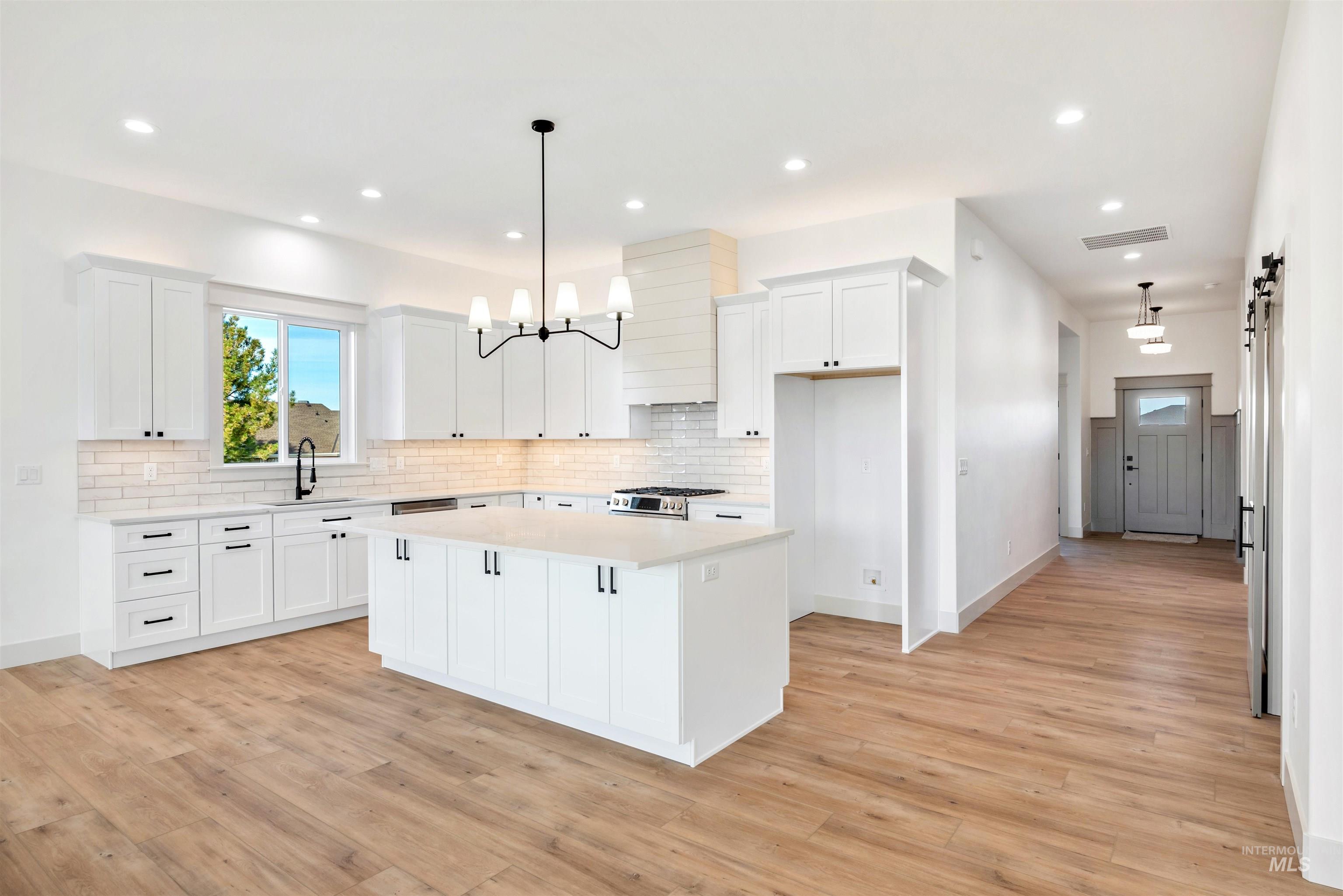 438 E Elaine Ct, Nampa, Idaho 83686, 3 Bedrooms, 2.5 Bathrooms, Residential For Sale, Price $749,900, 98966316