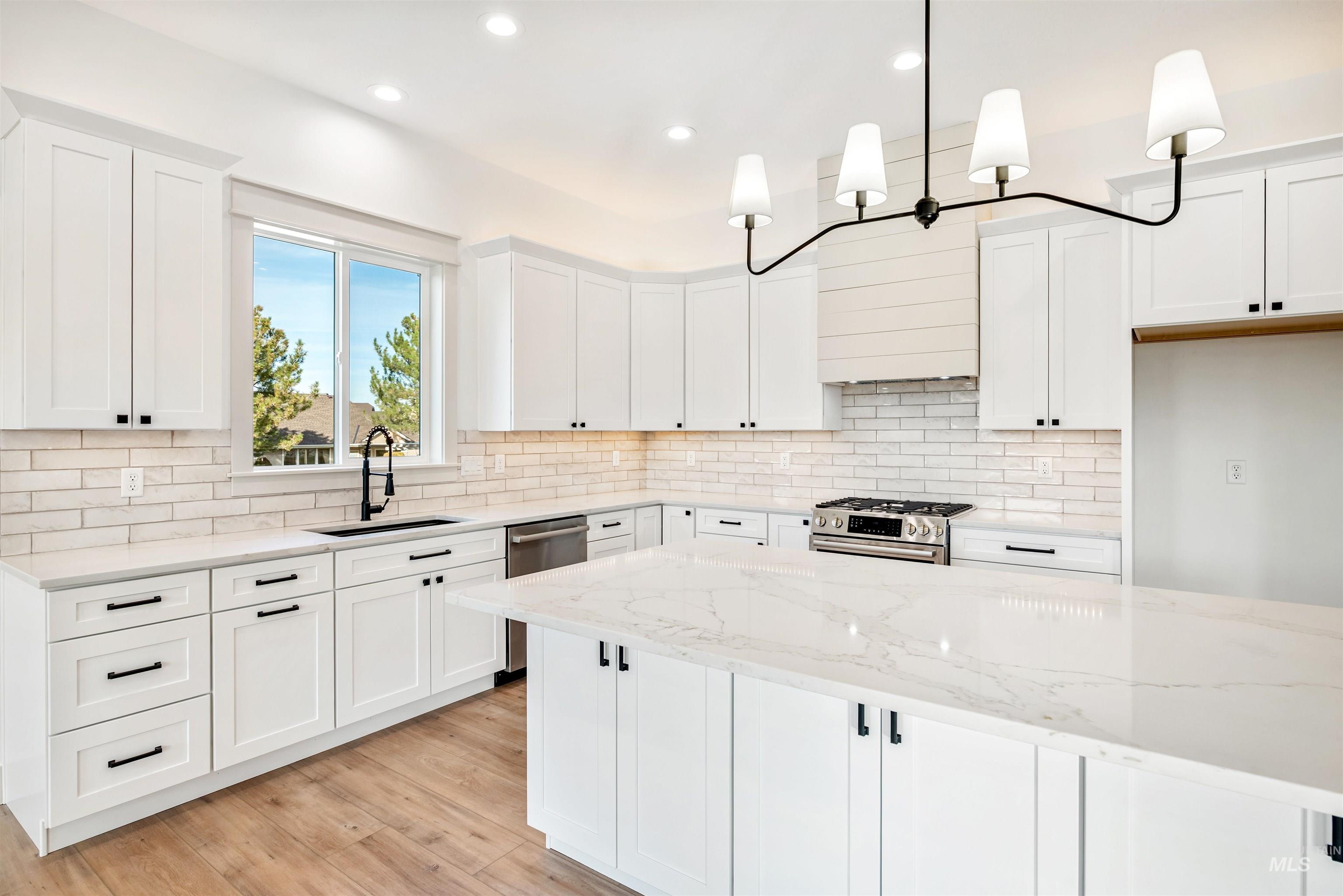 438 E Elaine Ct, Nampa, Idaho 83686, 3 Bedrooms, 2.5 Bathrooms, Residential For Sale, Price $749,900, 98966316