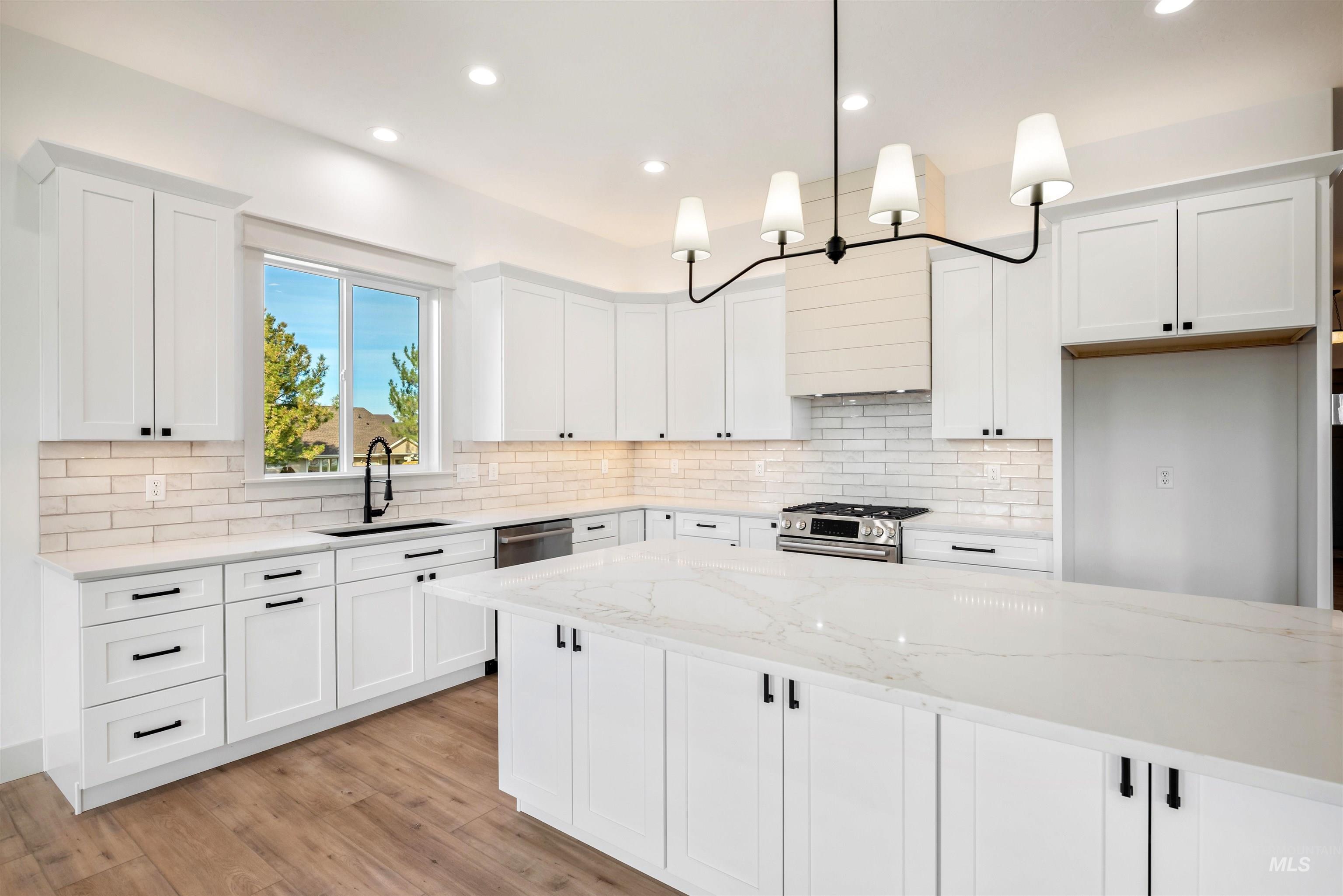 438 E Elaine Ct, Nampa, Idaho 83686, 3 Bedrooms, 2.5 Bathrooms, Residential For Sale, Price $749,900, 98966316