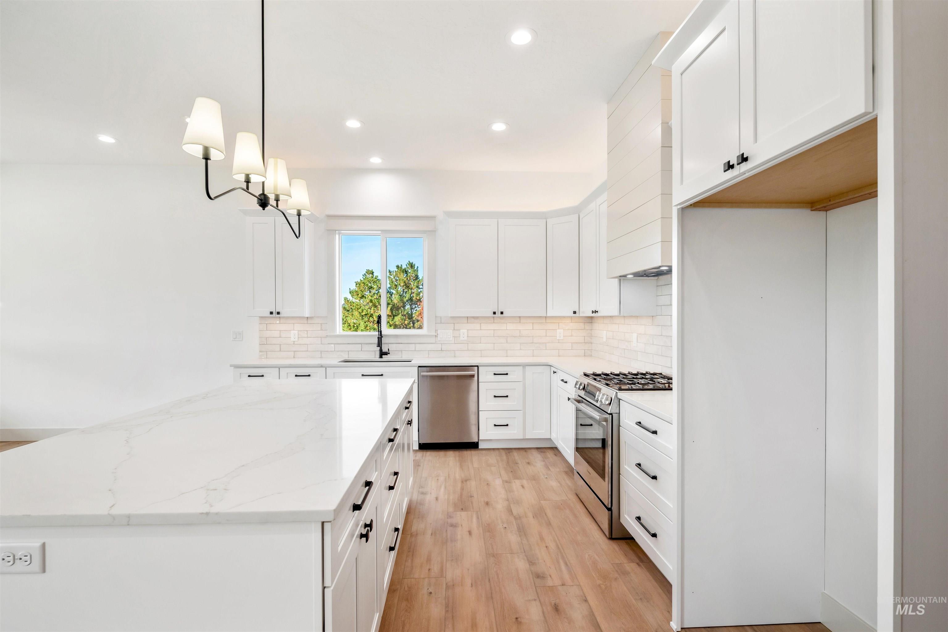 438 E Elaine Ct, Nampa, Idaho 83686, 3 Bedrooms, 2.5 Bathrooms, Residential For Sale, Price $749,900, 98966316