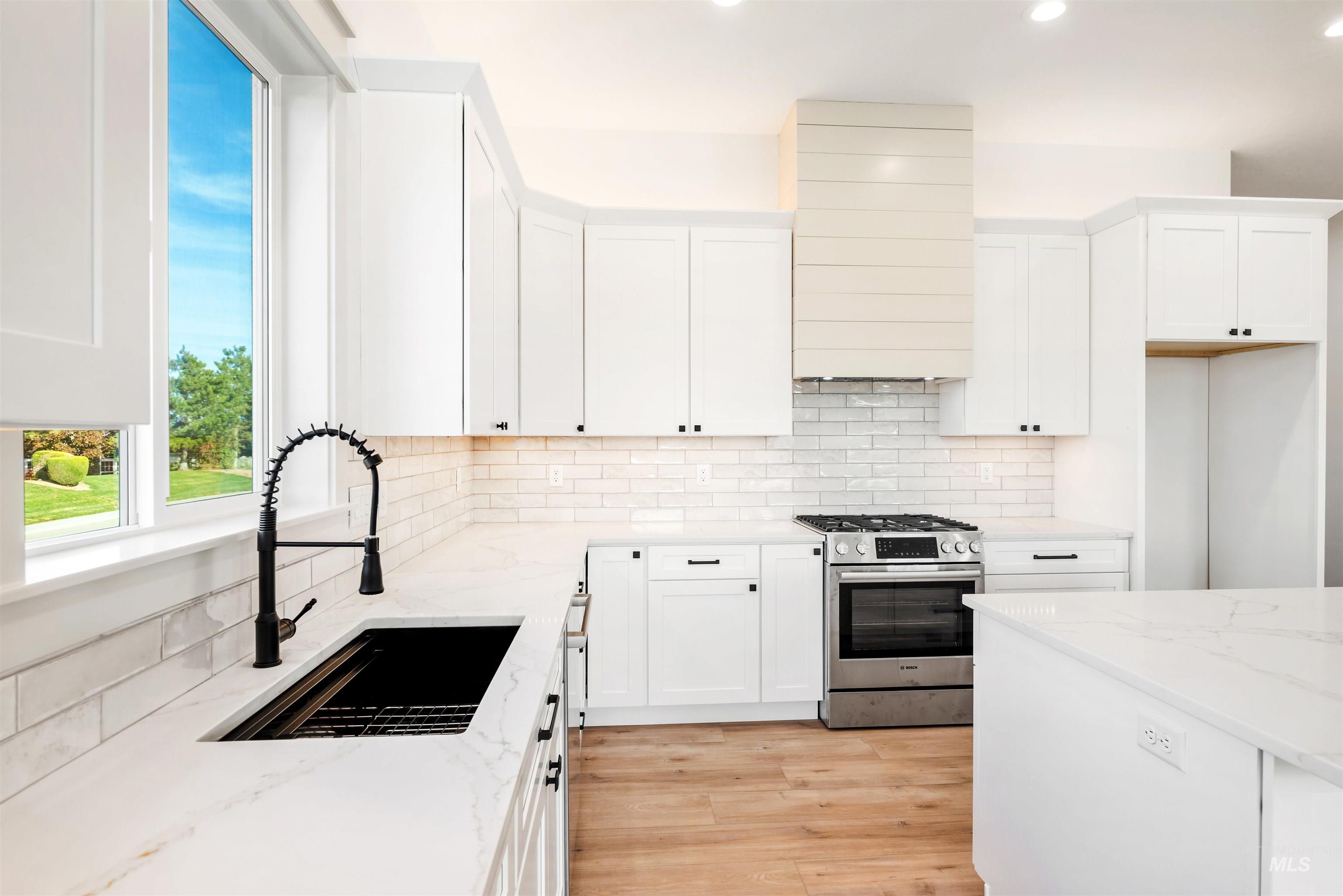 438 E Elaine Ct, Nampa, Idaho 83686, 3 Bedrooms, 2.5 Bathrooms, Residential For Sale, Price $749,900, 98966316