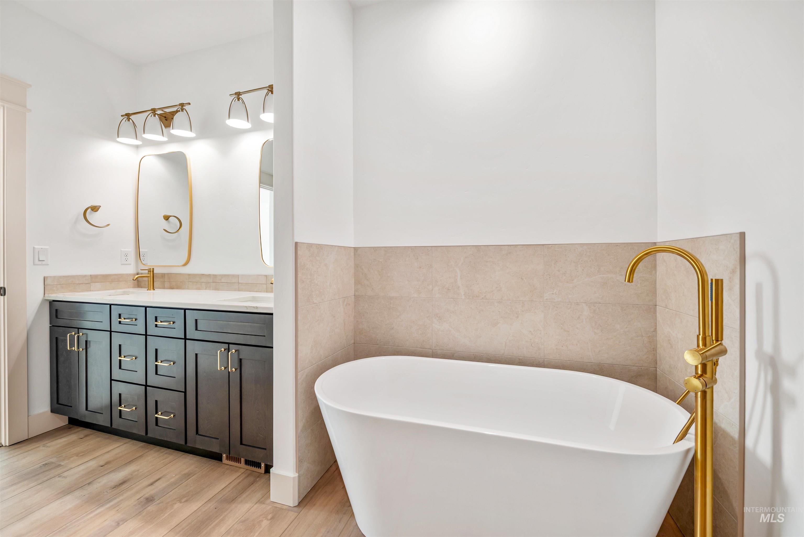 438 E Elaine Ct, Nampa, Idaho 83686, 3 Bedrooms, 2.5 Bathrooms, Residential For Sale, Price $749,900, 98966316