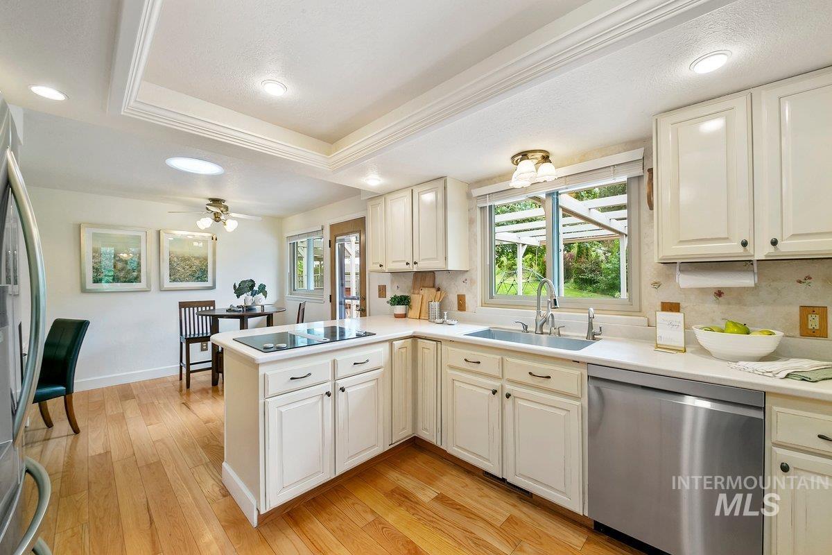 2125 W Aspen Cove Drive, Meridian, Idaho 83642, 4 Bedrooms, 3 Bathrooms, Residential For Sale, Price $778,000, 98966329